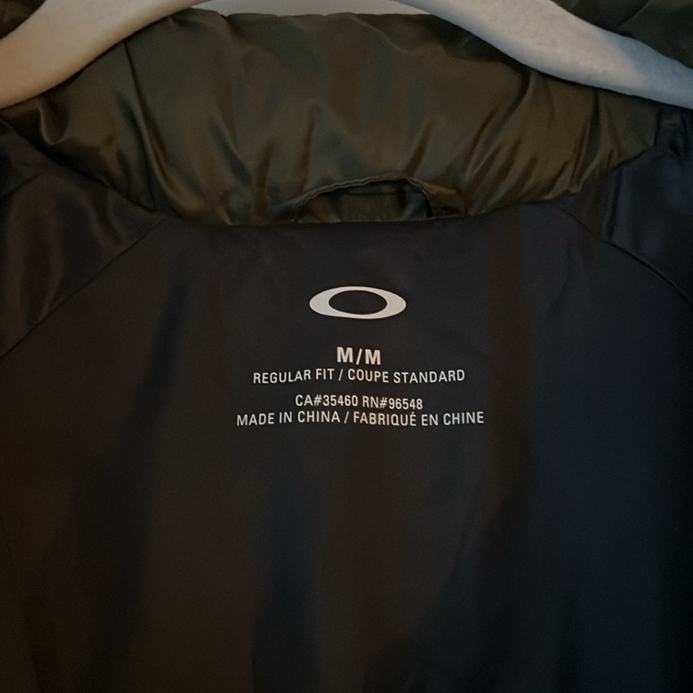 Oakley Puffer Jacket - Picture 2 of 5